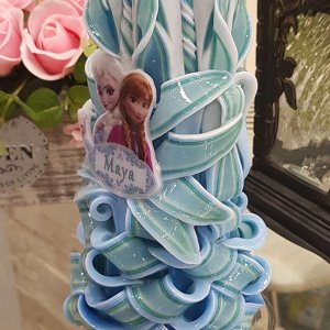 Lumânare sculptată decorativă Frozen personalizată L - LUXcandles
